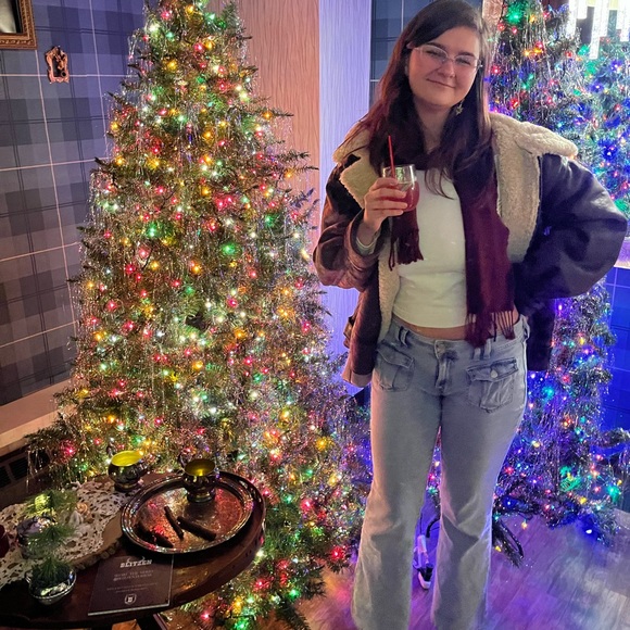 Meet your Posher, Madalyn - Picture 2 of 3